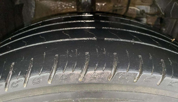 2021 Maruti Vitara Brezza LXI, Petrol, Manual, 1,14,247 km, Right Front Tyre Tread
