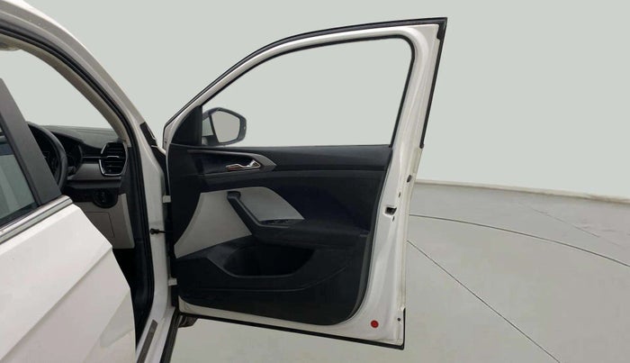 2023 Skoda KUSHAQ AMBITION 1.0L TSI MT, Petrol, Manual, 9,326 km, RHS Front Door