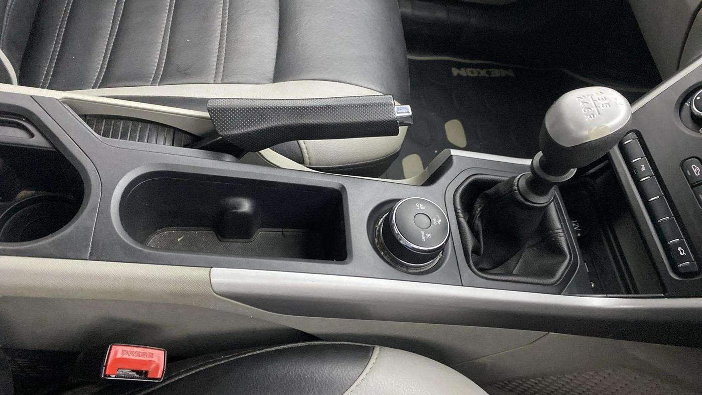 2018 Tata NEXON XM PETROL, CNG, Manual, 51,842 km, Gear Lever