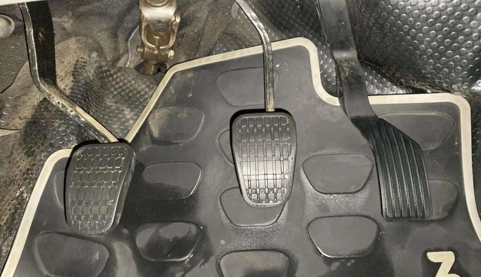 2018 Tata NEXON XM PETROL, CNG, Manual, 51,842 km, Pedals