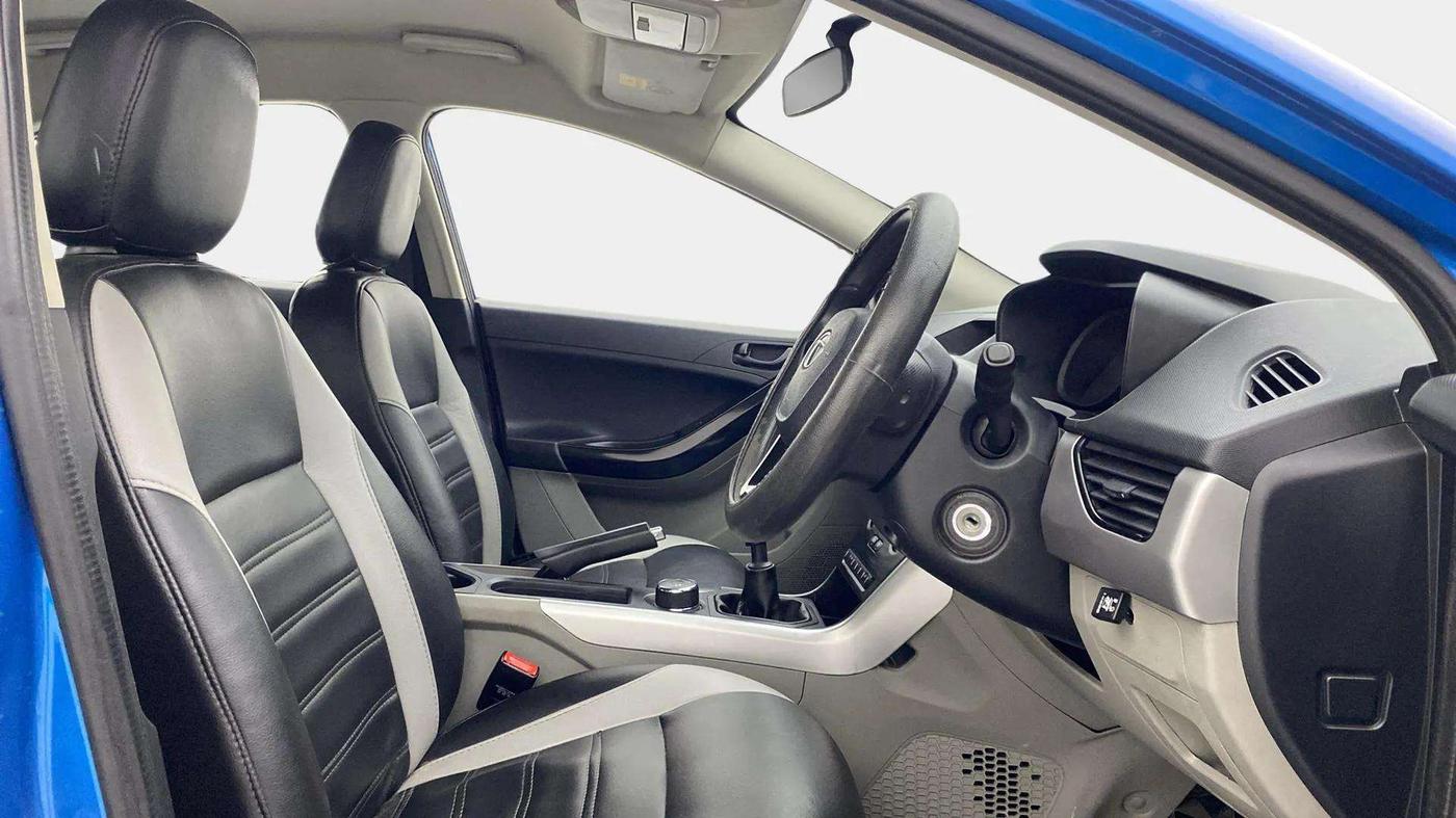 2018 Tata NEXON XM PETROL, CNG, Manual, 51,842 km, Right Side Front Door Cabin