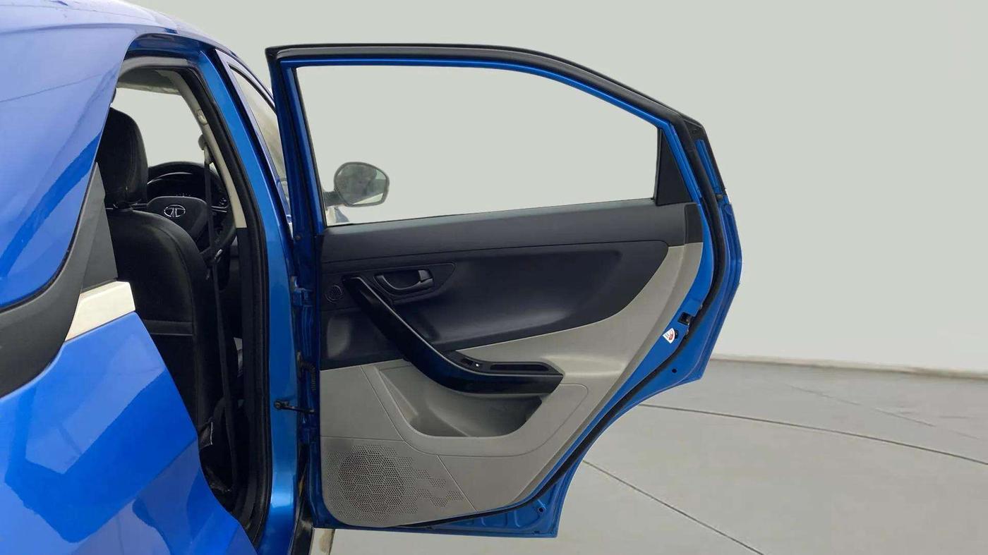 2018 Tata NEXON XM PETROL, CNG, Manual, 51,842 km, RHS Rear Door