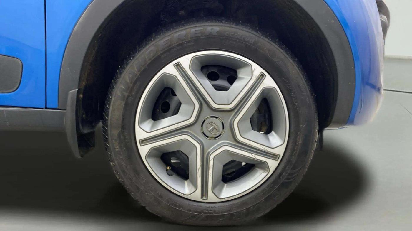 2018 Tata NEXON XM PETROL, CNG, Manual, 51,842 km, Right Front Wheel