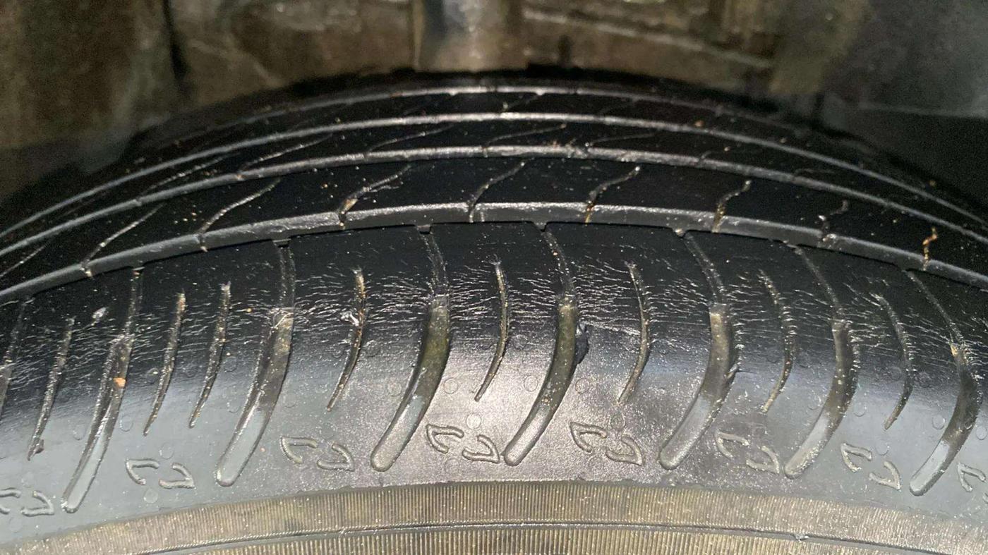2018 Tata NEXON XM PETROL, CNG, Manual, 51,842 km, Right Front Tyre Tread