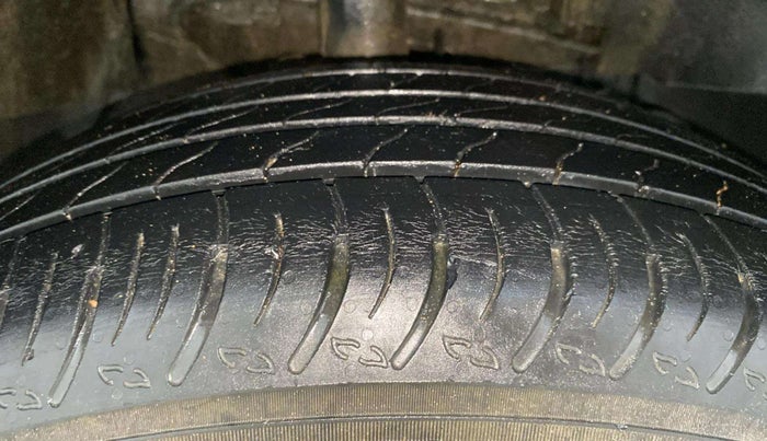 2018 Tata NEXON XM PETROL, CNG, Manual, 51,842 km, Right Front Tyre Tread