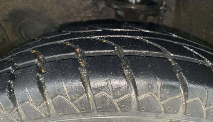 2013 Maruti Alto 800 LXI, Petrol, Manual, 66,371 km, Left Front Tyre Tread