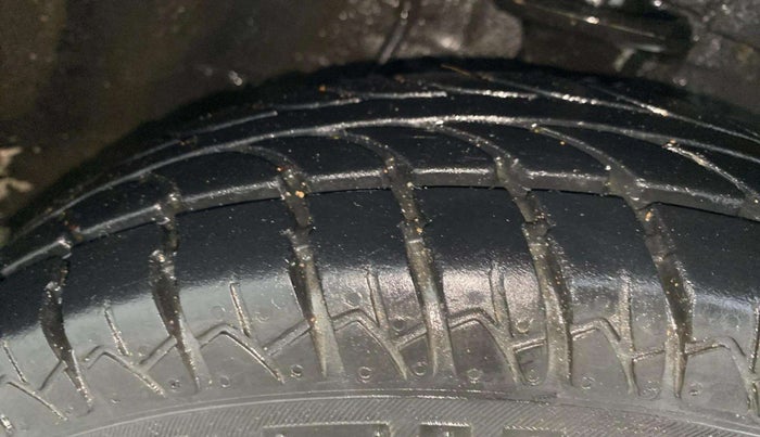 2013 Maruti Alto 800 LXI, Petrol, Manual, 66,371 km, Right Front Tyre Tread