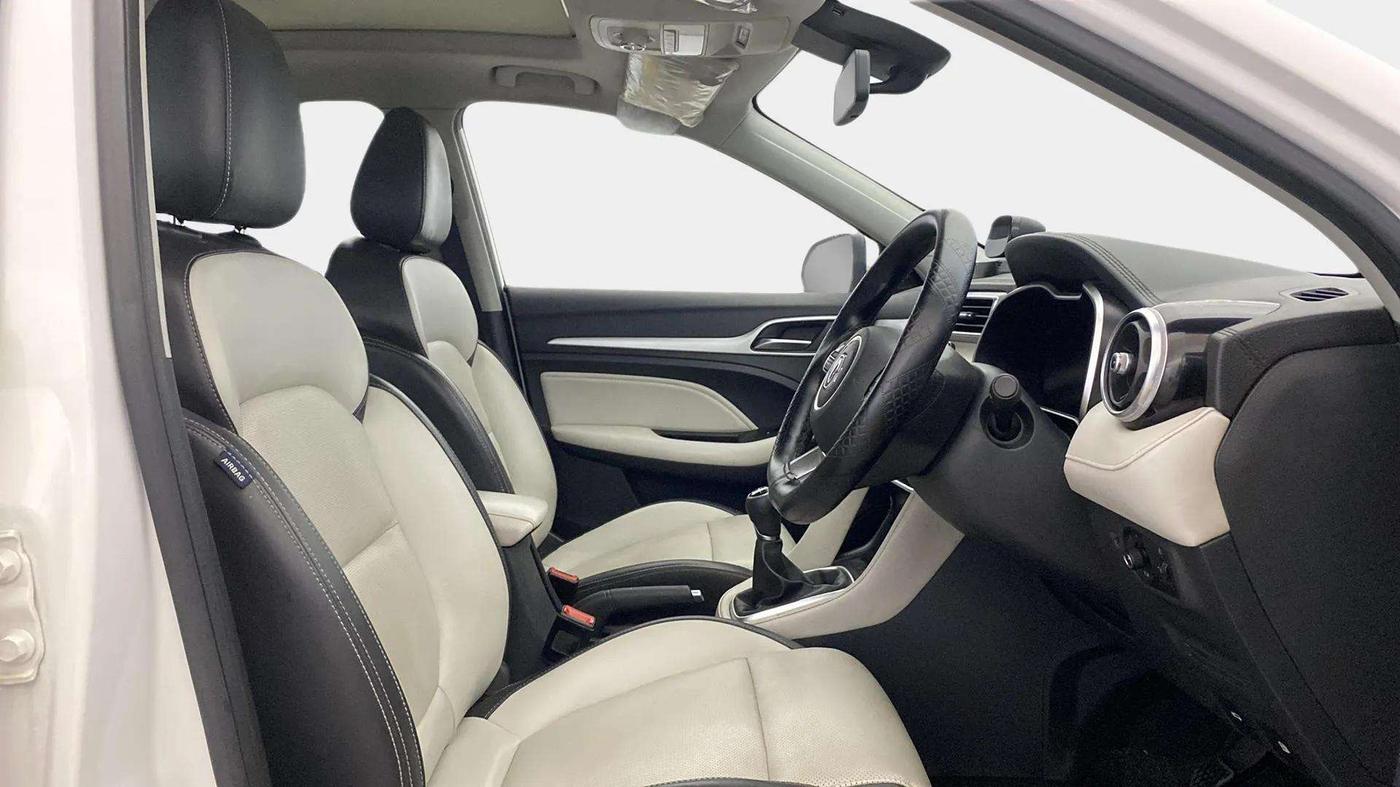 2022 MG ASTOR SHARP 1.5 MT, Petrol, Manual, 70,232 km, Right Side Front Door Cabin