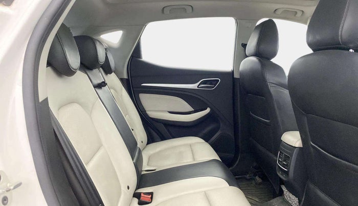 2022 MG ASTOR SHARP 1.5 MT, Petrol, Manual, 70,191 km, Right Side Rear Door Cabin