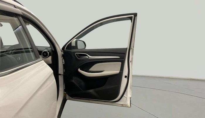 2022 MG ASTOR SHARP 1.5 MT, Petrol, Manual, 70,191 km, RHS Front Door