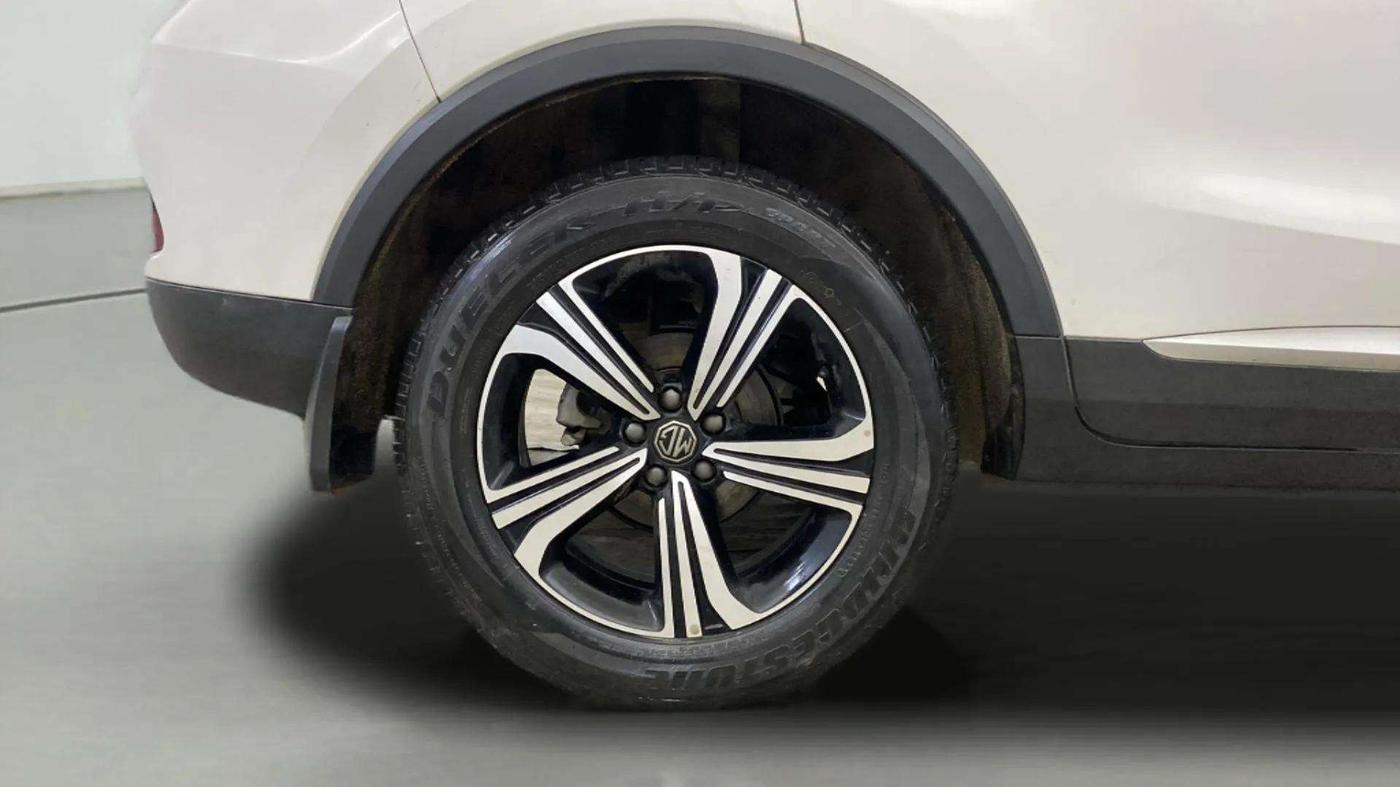 2022 MG ASTOR SHARP 1.5 MT, Petrol, Manual, 70,232 km, Right Rear Wheel