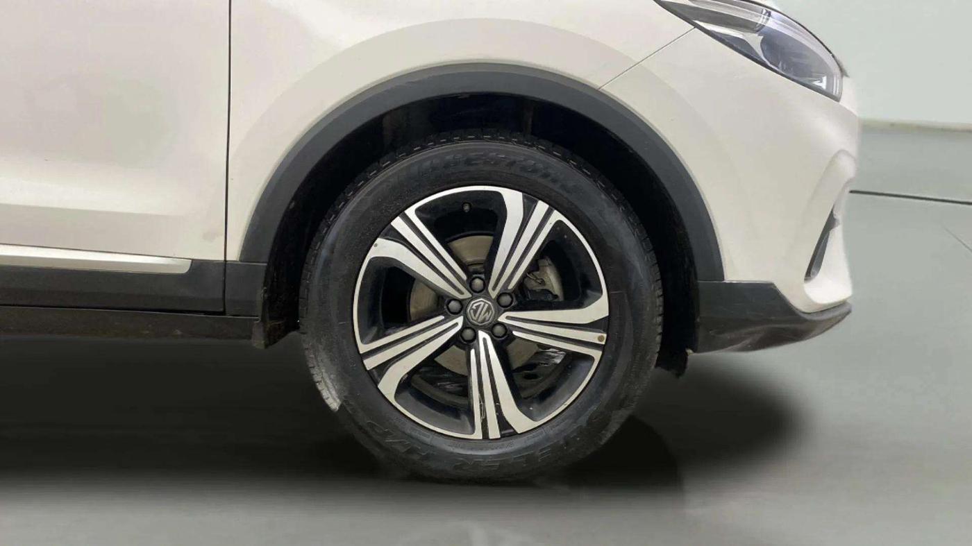 2022 MG ASTOR SHARP 1.5 MT, Petrol, Manual, 70,232 km, Right Front Wheel