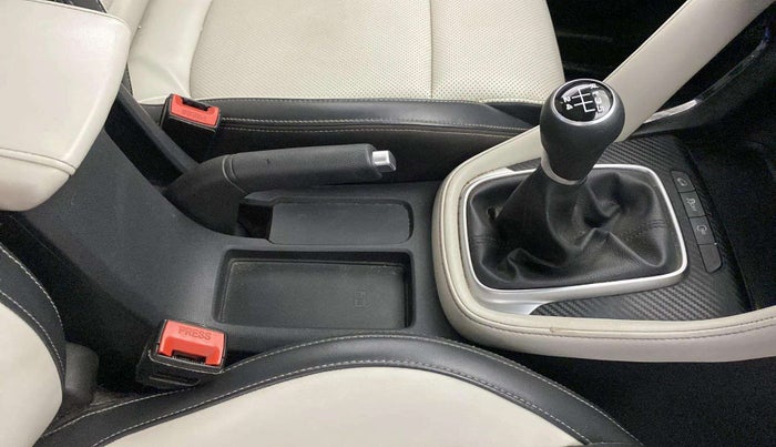 2022 MG ASTOR SHARP 1.5 MT, Petrol, Manual, 70,191 km, Gear Lever