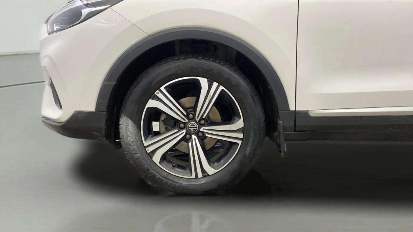 2022 MG ASTOR SHARP 1.5 MT, Petrol, Manual, 70,232 km, Left Front Wheel