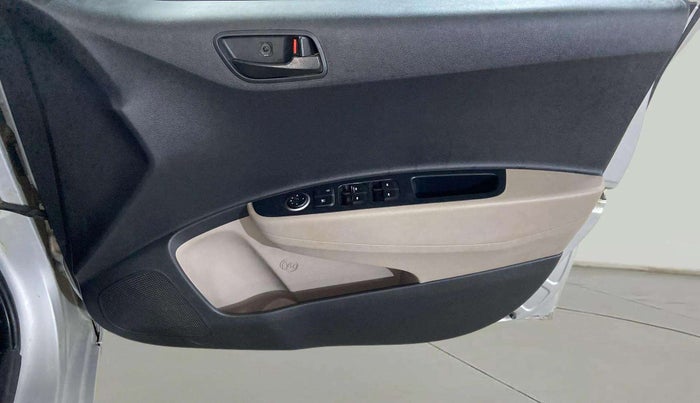 2018 Hyundai Grand i10 MAGNA AT 1.2 KAPPA VTVT, CNG, Automatic, 47,906 km, Driver Side Door Panels Control