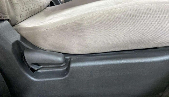 2015 Maruti Wagon R 1.0 VXI, Petrol, Manual, 38,891 km, Driver Side Adjustment Panel