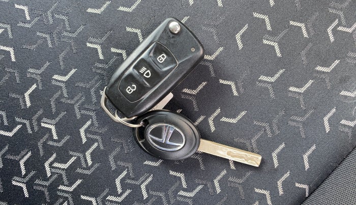 2021 Tata Tiago XZ PLUS PETROL, Petrol, Manual, 37,889 km, Key Close Up