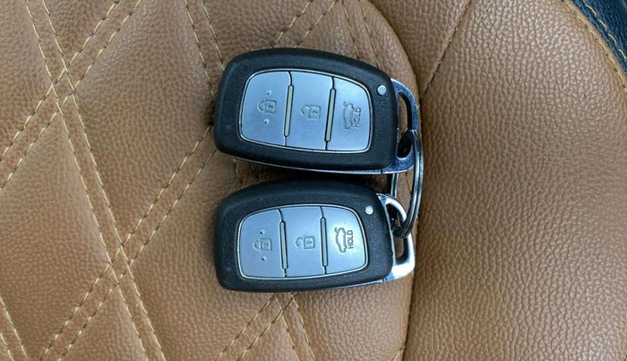 2016 Hyundai Grand i10 ASTA (O) AT 1.2 KAPPA VTVT, Petrol, Automatic, 51,102 km, Key Close Up