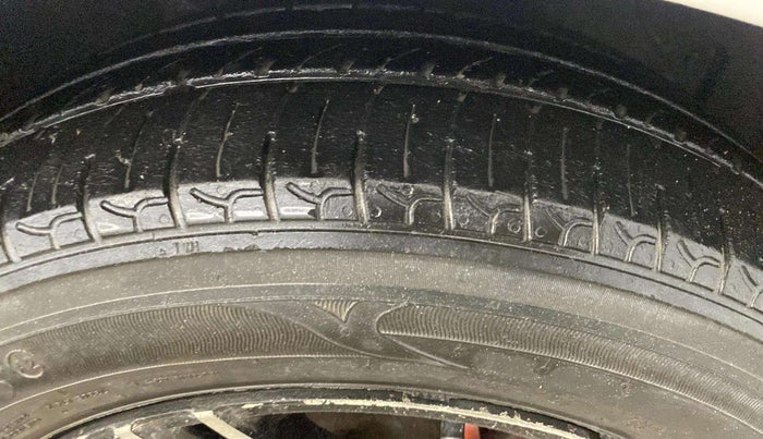 2018 Hyundai Grand i10 SPORTZ 1.2 KAPPA VTVT, Petrol, Manual, 1,32,724 km, Right Front Tyre Tread