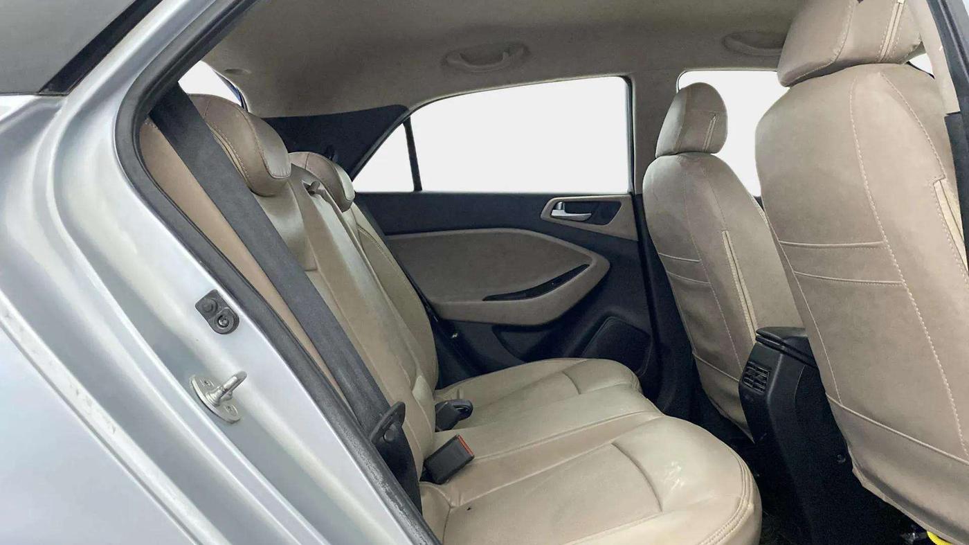 2020 Hyundai Elite i20 ASTA 1.2 (O), Petrol, Manual, 51,388 km, Right Side Rear Door Cabin