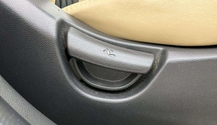 2017 Hyundai Grand i10 SPORTZ (O) 1.2 KAPPA VTVT, Petrol, Manual, 66,936 km, Driver Side Adjustment Panel