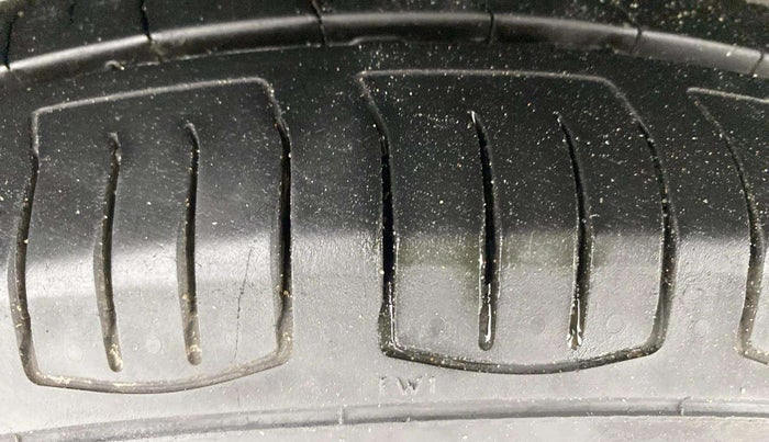 2020 Volkswagen Vento HIGHLINE 1.0L TSI, Petrol, Manual, 93,489 km, Right Rear Tyre Tread