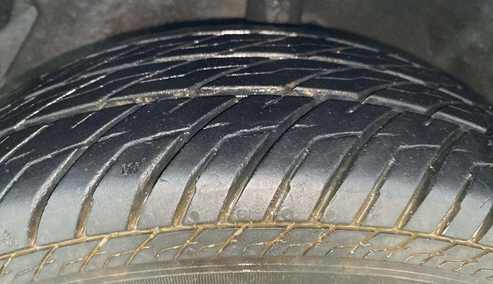 2012 Hyundai i20 MAGNA (O) 1.2, Petrol, Manual, 69,844 km, Left Front Tyre Tread