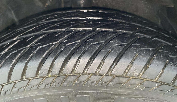 2012 Hyundai i20 MAGNA (O) 1.2, Petrol, Manual, 69,844 km, Right Front Tyre Tread