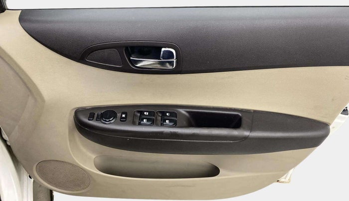 2012 Hyundai i20 MAGNA (O) 1.2, Petrol, Manual, 69,844 km, Driver Side Door Panels Control