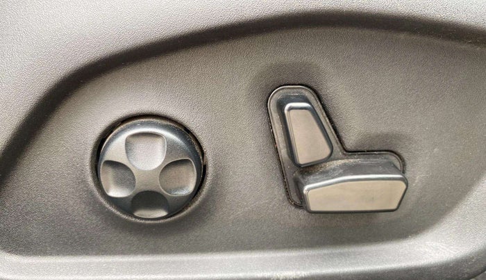 2021 Jeep Compass MODEL S (O) 1.4 PETROL DCT, Petrol, Automatic, 16,997 km, Driver Side Adjustment Panel