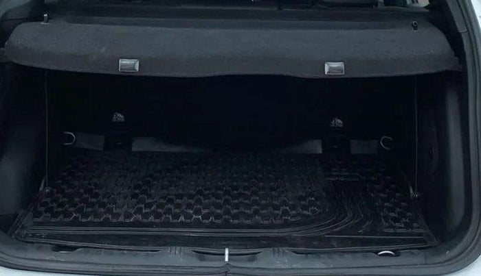 2021 Jeep Compass MODEL S (O) 1.4 PETROL DCT, Petrol, Automatic, 16,997 km, Boot Inside