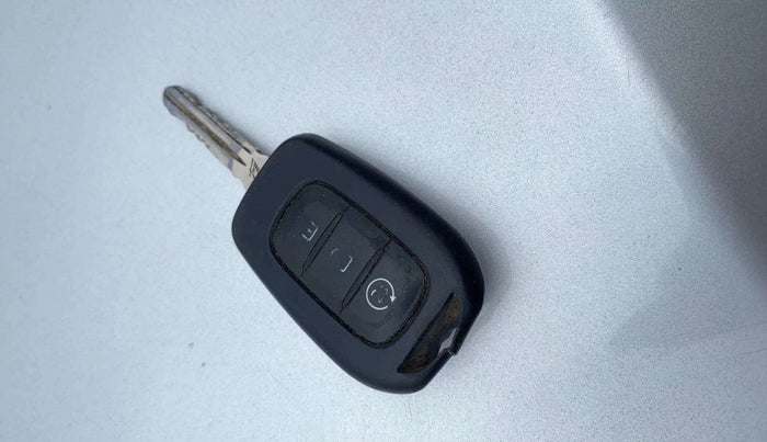 2022 Renault Duster RXZ 1.3 TURBO PETROL CVT, Petrol, Automatic, 56,392 km, Key Close Up