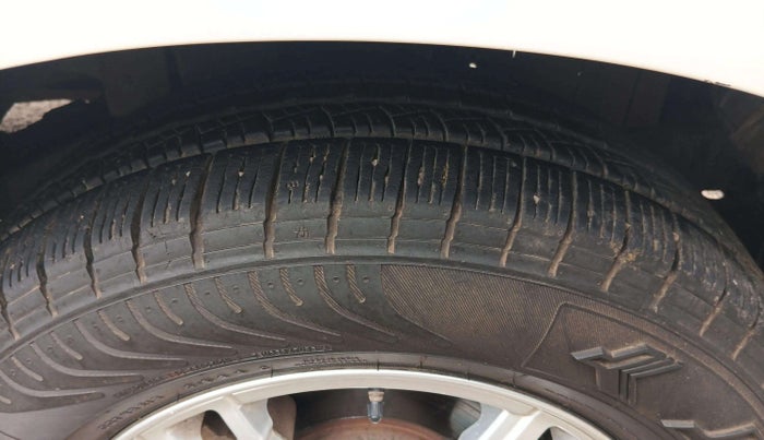 2017 Mahindra Scorpio S10 2WD INTELLI-HYBRID, Diesel, Manual, 92,402 km, Right Front Tyre Tread