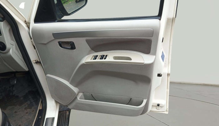 2017 Mahindra Scorpio S10 2WD INTELLI-HYBRID, Diesel, Manual, 92,402 km, Driver Side Adjustment Panel
