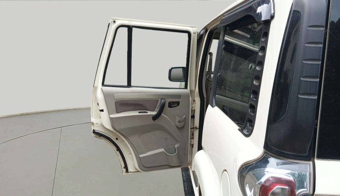 2017 Mahindra Scorpio S10 2WD INTELLI-HYBRID, Diesel, Manual, 92,402 km, LHS Rear Door