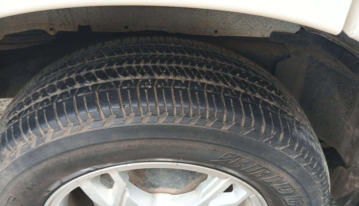 2017 Mahindra Scorpio S10 2WD INTELLI-HYBRID, Diesel, Manual, 92,402 km, Right Rear Tyre Tread