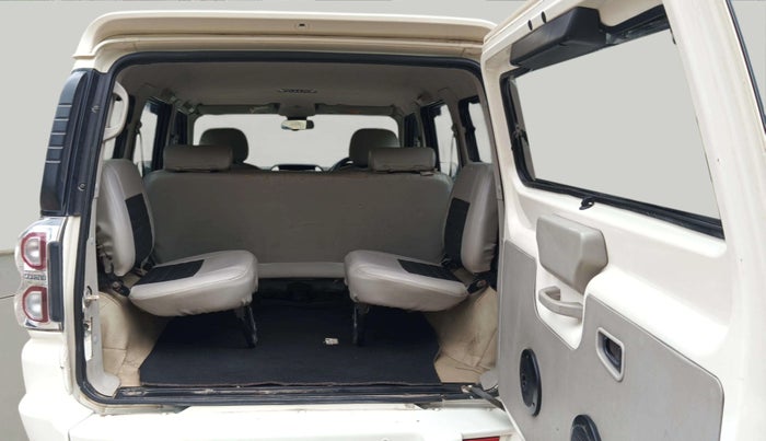 2017 Mahindra Scorpio S10 2WD INTELLI-HYBRID, Diesel, Manual, 92,402 km, Boot Inside