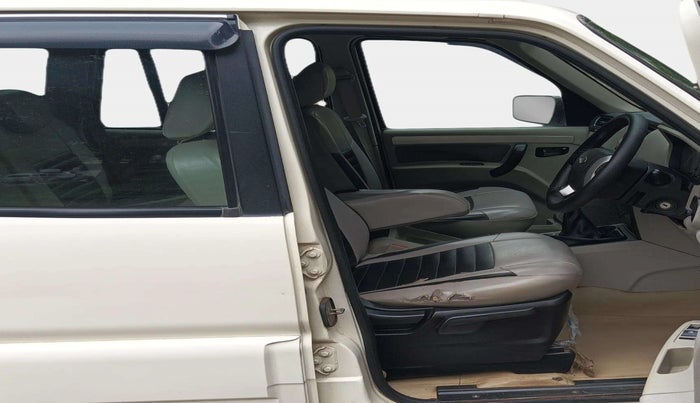 2017 Mahindra Scorpio S10 2WD INTELLI-HYBRID, Diesel, Manual, 92,402 km, Right Side Front Door Cabin