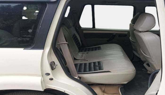 2017 Mahindra Scorpio S10 2WD INTELLI-HYBRID, Diesel, Manual, 92,402 km, Right Side Rear Door Cabin