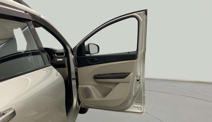 2020 Renault TRIBER RXT, Petrol, Manual, 13,206 km, RHS Front Door