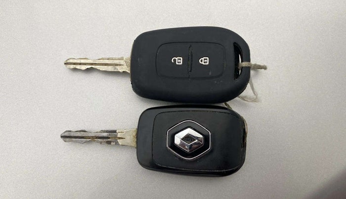 2020 Renault TRIBER RXT, Petrol, Manual, 13,206 km, Key Close Up