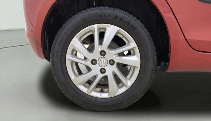 2014 Maruti Swift ZXI, Petrol, Manual, 36,220 km, Right Rear Wheel