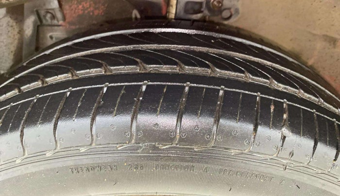 2014 Maruti Swift ZXI, Petrol, Manual, 36,220 km, Left Front Tyre Tread