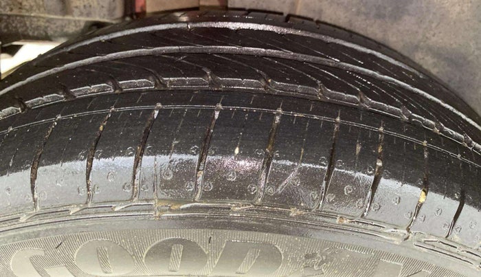 2014 Maruti Swift ZXI, Petrol, Manual, 36,220 km, Right Rear Tyre Tread
