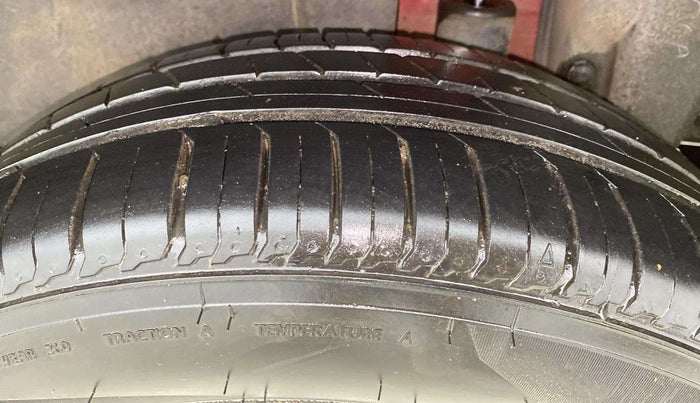 2014 Maruti Swift ZXI, Petrol, Manual, 36,220 km, Left Rear Tyre Tread