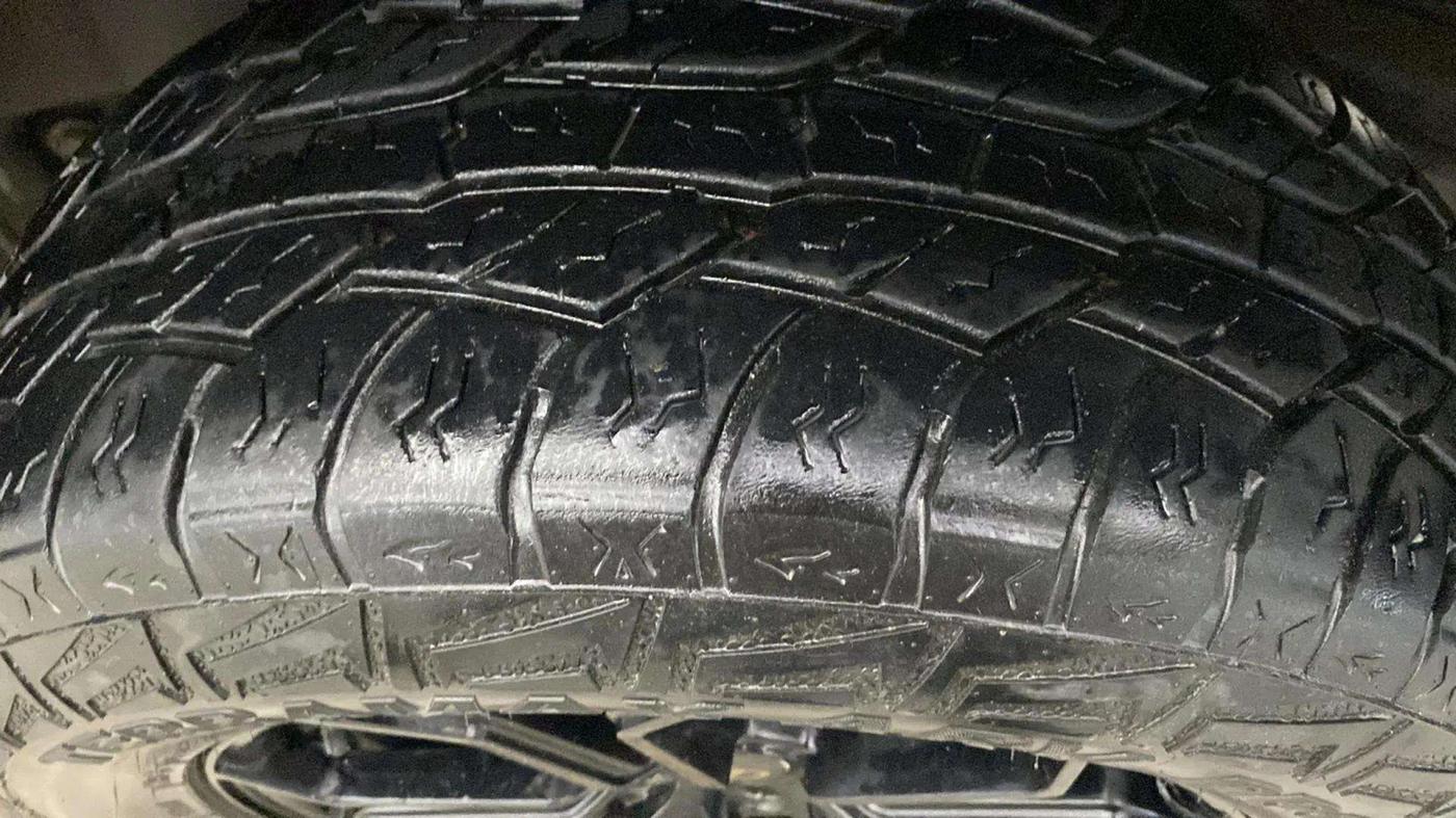 2020 Mahindra Thar LX  P 4WD AT CONVERTIBLE, Petrol, Automatic, 20,870 km, Right Rear Tyre Tread