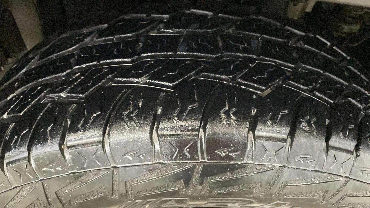 2020 Mahindra Thar LX  P 4WD AT CONVERTIBLE, Petrol, Automatic, 20,870 km, Right Front Tyre Tread