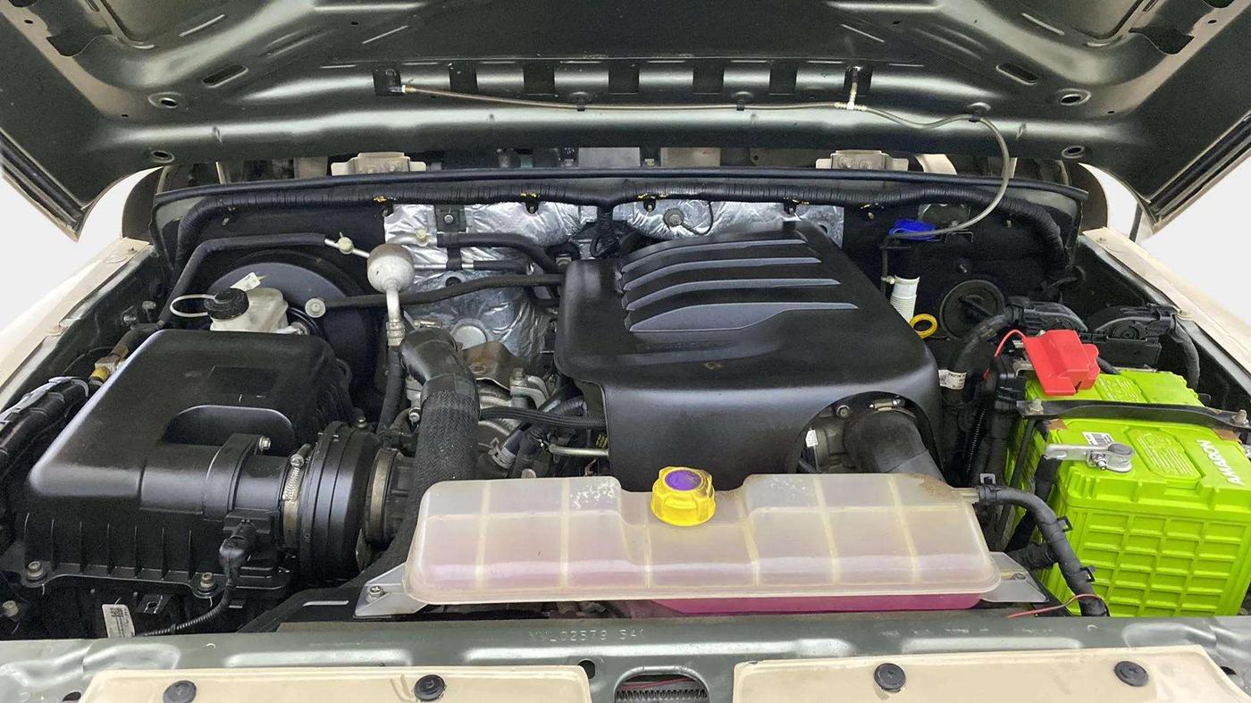 2020 Mahindra Thar LX  P 4WD AT CONVERTIBLE, Petrol, Automatic, 20,870 km, Engine View