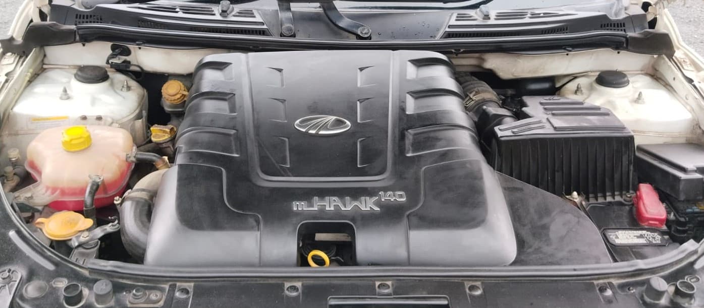 2017 Mahindra XUV500 W6, Diesel, Manual, 1,14,356 km, Engine View