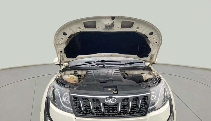 2017 Mahindra XUV500 W6, Diesel, Manual, 1,14,292 km, Open Bonet